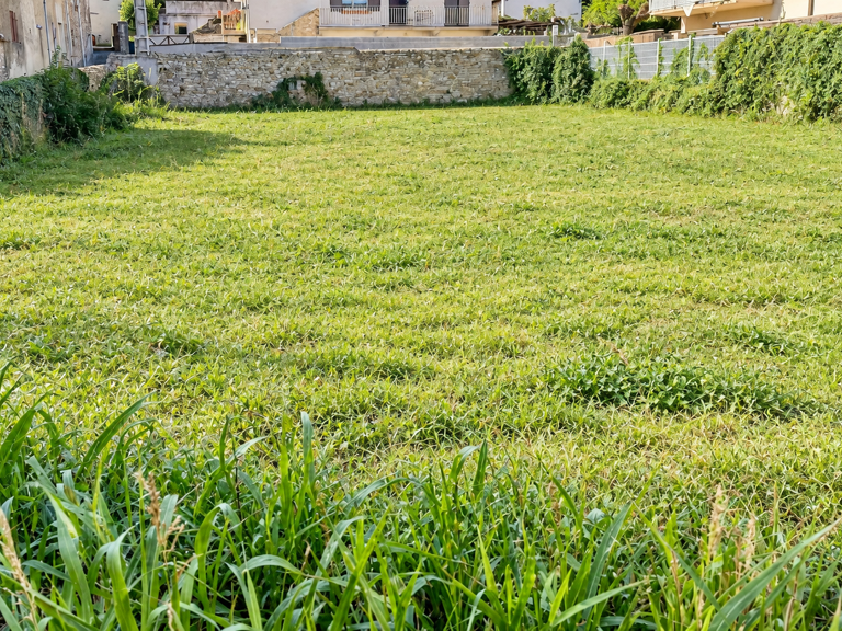 A 20 minutes d'Uzès, terrain à bâtir de 828 m2 — photo 1