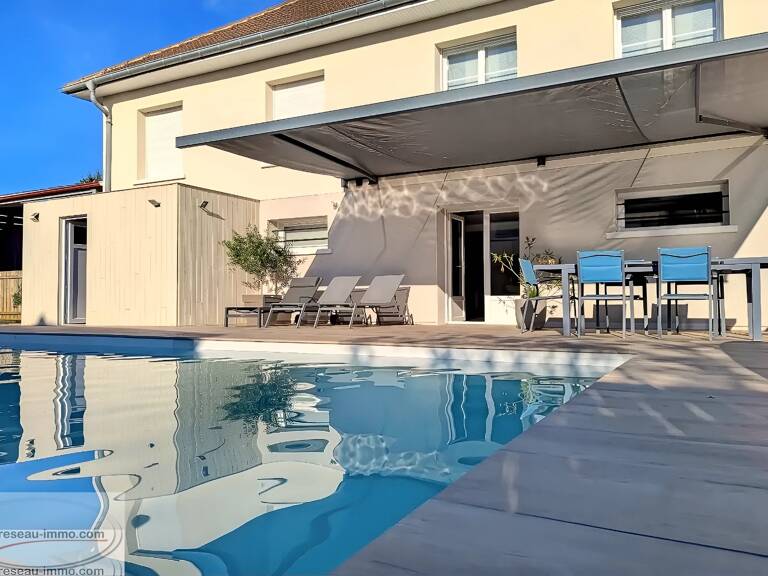 Villa — photo 1