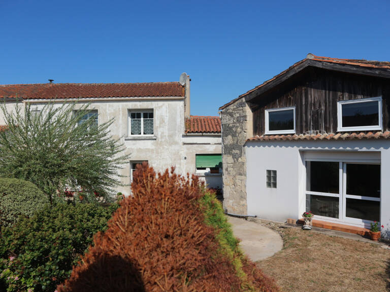 ENSEMBLE IMMOBILIER EN  BON ETAT GENERAL DE 190 M2 SUR UN TE — photo 1