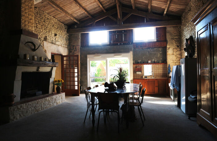 ENSEMBLE IMMOBILIER EN  BON ETAT GENERAL DE 190 M2 SUR UN TE — photo 5
