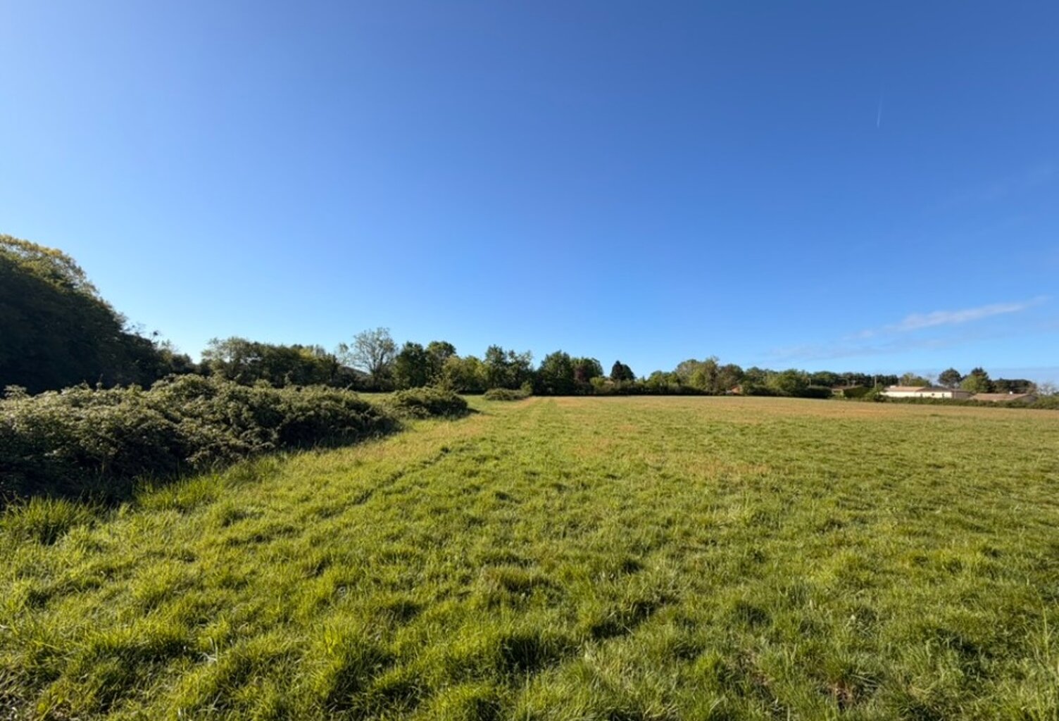 Terrain à bâtir à Loupes (33370) — photo 1