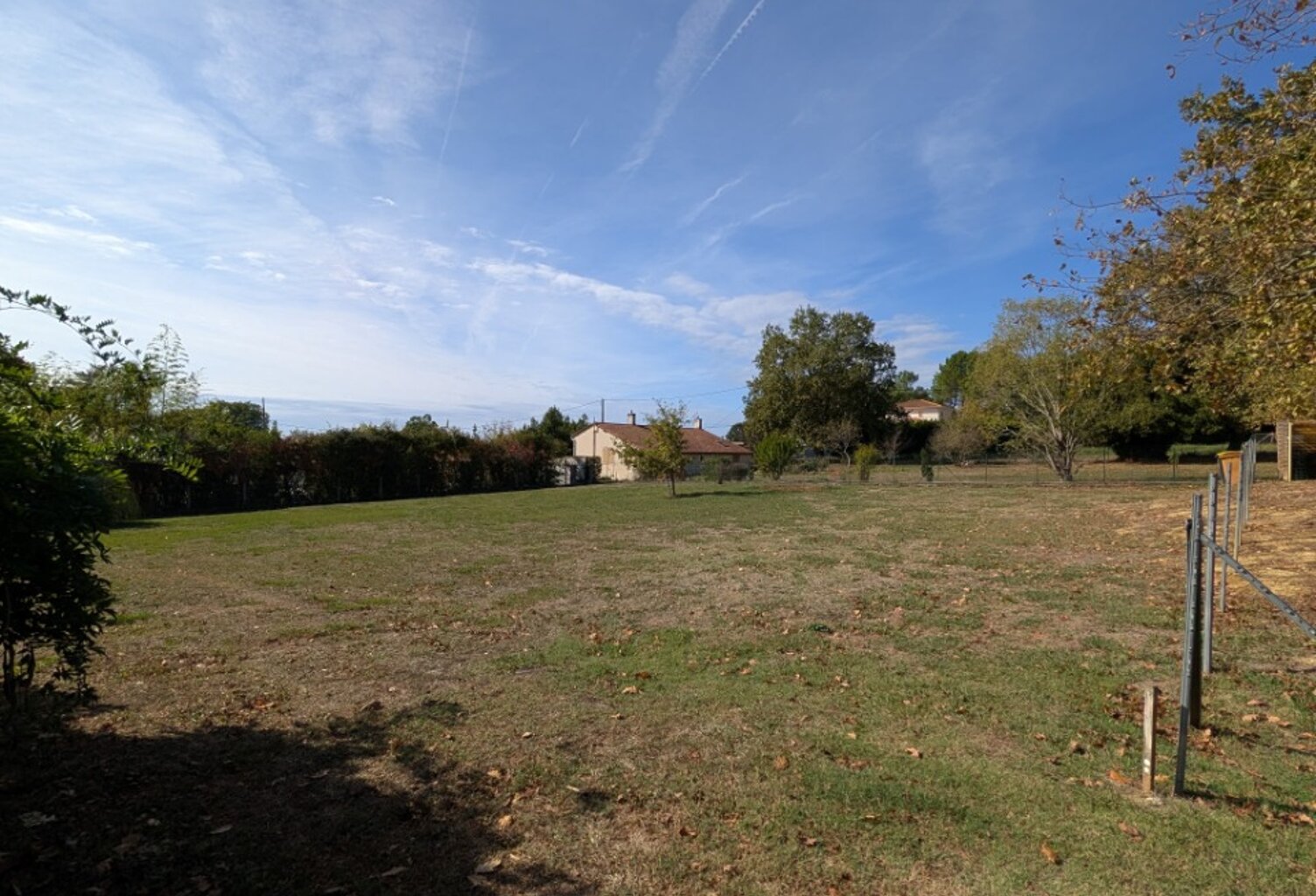 Terrain à bâtir à Saint-Savin (33920) — photo 1