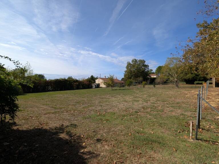 Terrain à bâtir à Saint-Savin (33920) — photo 1