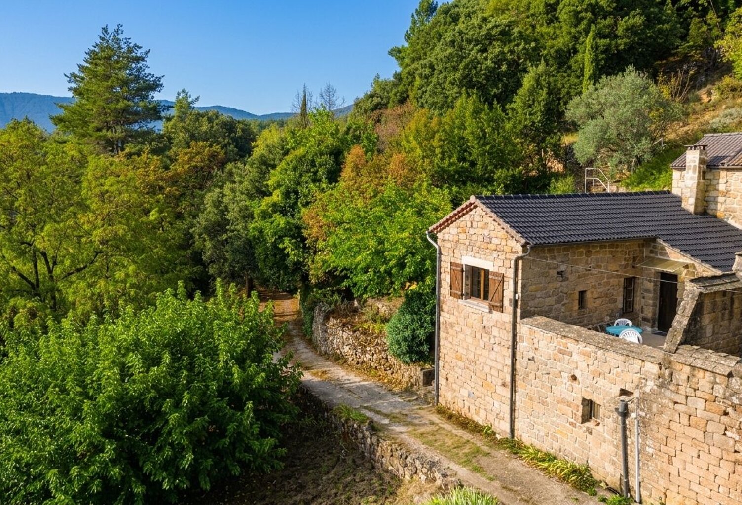 Petite maison d'été + jardin + piscine — photo 1