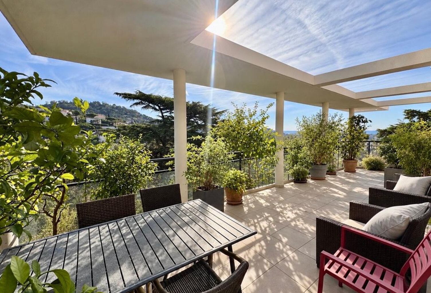 DERNIER ÉTAGE ! LARGE TERRASSE ! DOUBLE GARAGE ! — photo 1
