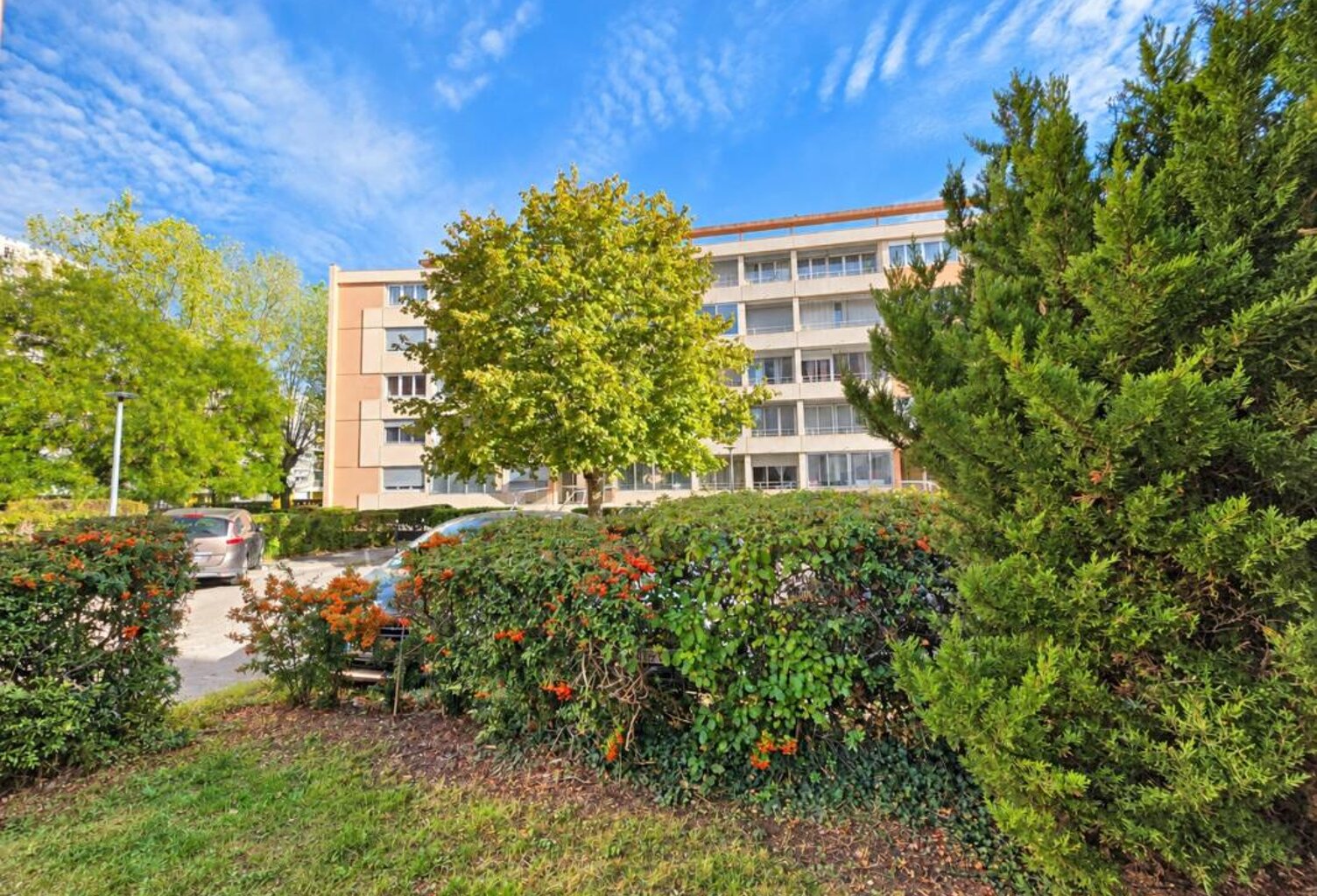 CHENÔVE – Appartement T4 lumineux avec balcon et cave — photo 1