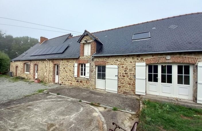 SAINT-PIERRE-LA-COUR – Longère en pierre 130m² avec dépendances et terrain d'1,34ha — photo 2