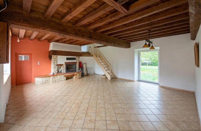 SAINT-PIERRE-LA-COUR – Longère en pierre 130m² avec dépendances et terrain d'1,34ha — photo 3