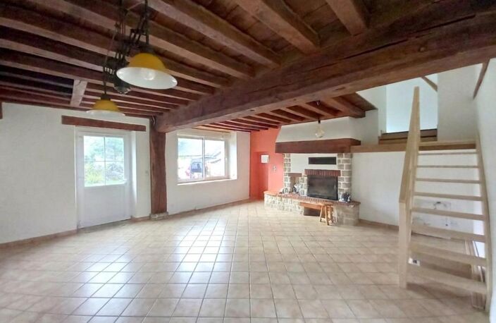 SAINT-PIERRE-LA-COUR – Longère en pierre 130m² avec dépendances et terrain d'1,34ha — photo 5