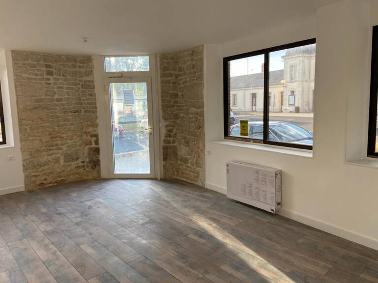 AU COEUR DE LUCON AVEC RAMPE ACCES ET FONTIONNALITE PMR APPARTEMENT RENOVE T2/1 CHAMBRE TRES COSY — photo 1