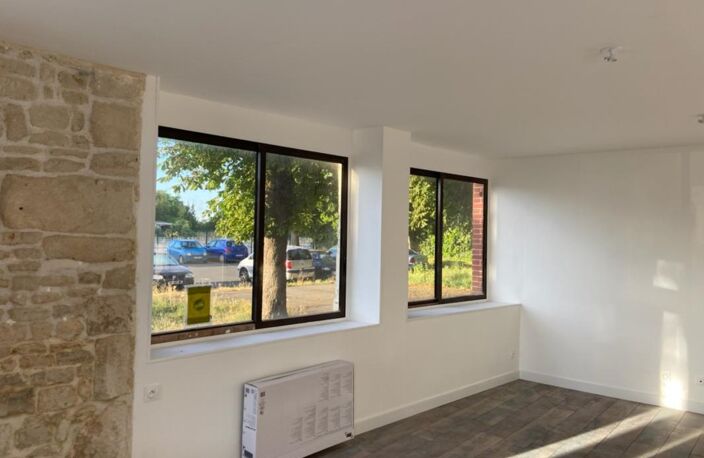 AU COEUR DE LUCON AVEC RAMPE ACCES ET FONTIONNALITE PMR APPARTEMENT RENOVE T2/1 CHAMBRE TRES COSY — photo 2