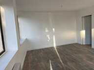 AU COEUR DE LUCON AVEC RAMPE ACCES ET FONTIONNALITE PMR APPARTEMENT RENOVE T2/1 CHAMBRE TRES COSY — photo 4