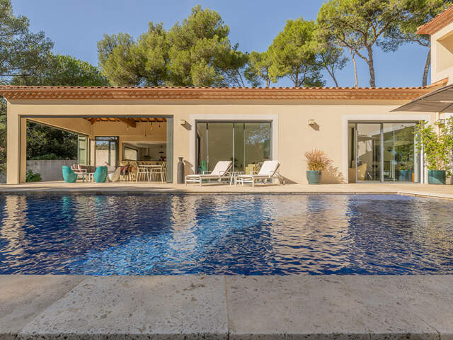 À 20 MIN DE NÎMES | ELEGANTE VILLA CONTEMPORAINE, PISCINE À DÉBORDEMENT ET T2 INDÉPENDANT — photo du bien