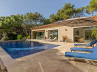À 20 MIN DE NÎMES | ELEGANTE VILLA CONTEMPORAINE, PISCINE À DÉBORDEMENT ET T2 INDÉPENDANT — photo 2