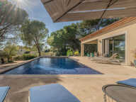 À 20 MIN DE NÎMES | ELEGANTE VILLA CONTEMPORAINE, PISCINE À DÉBORDEMENT ET T2 INDÉPENDANT — photo 3