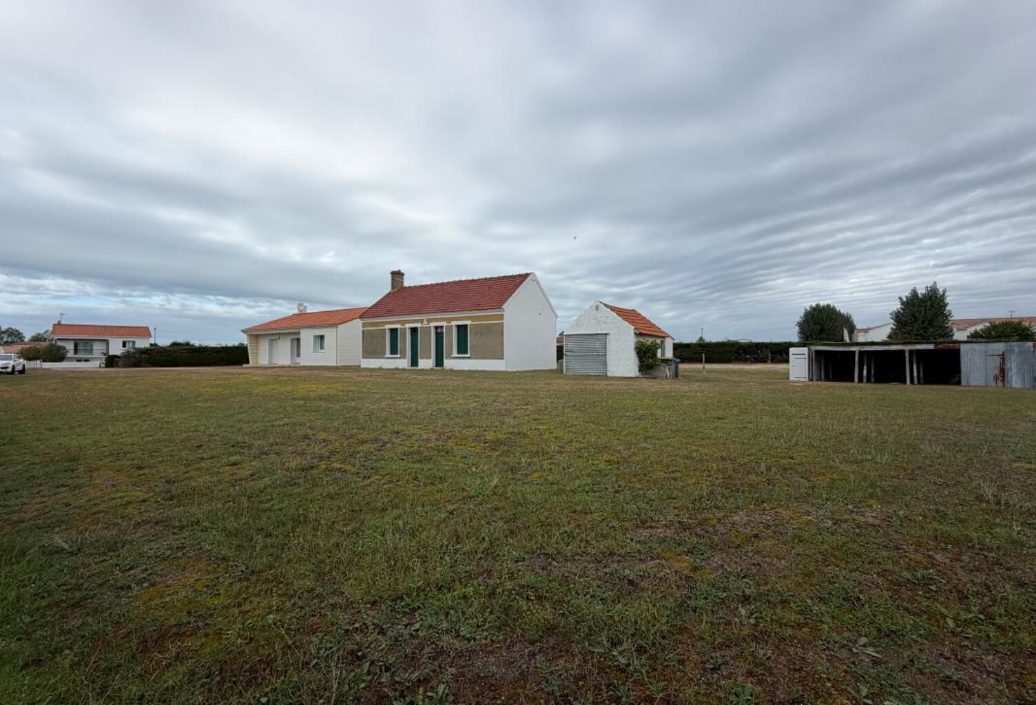 SAINT JEAN DE MONTS 85160 RARISSIME PROPRIETE COMPOSEE DE 2 MAISONS ET DEPENDANCE SUR 6554 M² A BATIR — photo 1
