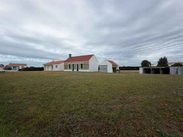 SAINT JEAN DE MONTS 85160 RARISSIME PROPRIETE COMPOSEE DE 2 MAISONS ET DEPENDANCE SUR 6554 M² A BATIR — photo du bien
