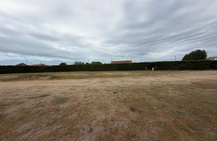 SAINT JEAN DE MONTS 85160 RARISSIME PROPRIETE COMPOSEE DE 2 MAISONS ET DEPENDANCE SUR 6554 M² A BATIR — photo 2