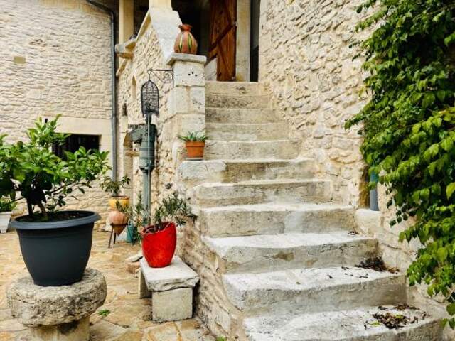 Charmante bâtisse 1716 de 186 m² avec séjour de 80 m² — photo du bien