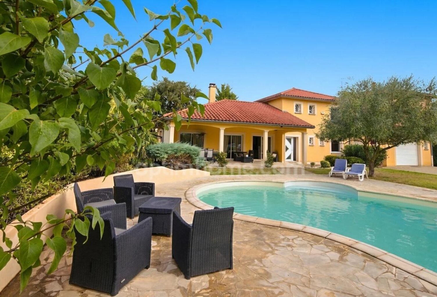 Maison familiale avec piscine à Chazay-d’Azergues, 175 m², terrain 1 500 m² avec potentiel à bâtir — photo 1