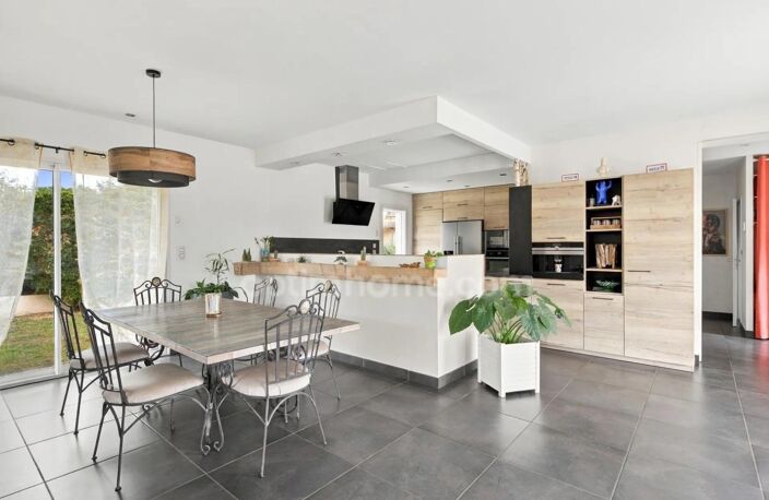 Maison familiale avec piscine à Chazay-d’Azergues, 175 m², terrain 1 500 m² avec potentiel à bâtir — photo 4