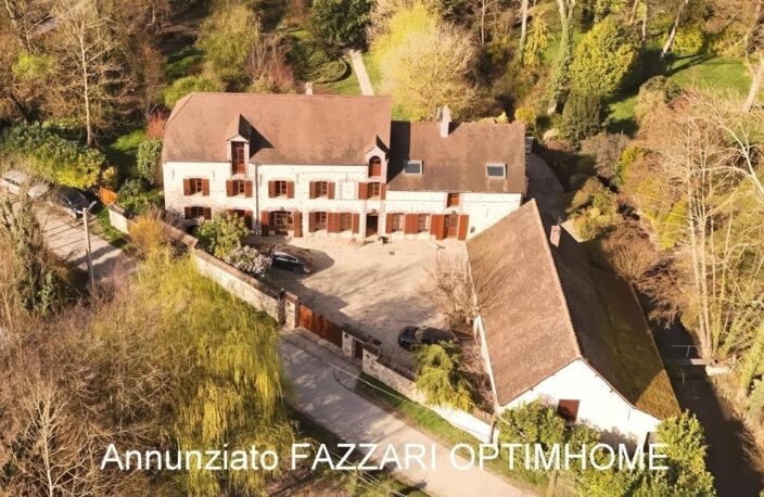Au cœur d’un domaine clos de 1,5 hectare, ce moulin rénové offre un cadre unique entre étang, rivière et nature préservée — photo 2