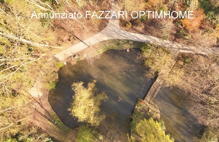 Au cœur d’un domaine clos de 1,5 hectare, ce moulin rénové offre un cadre unique entre étang, rivière et nature préservée — photo 4