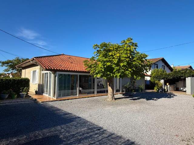 Maison de plain pied de 5 pièces de 136M2 (idéal activité professionnelle) proche des commodités MONT DE MARSAN (40) — photo du bien