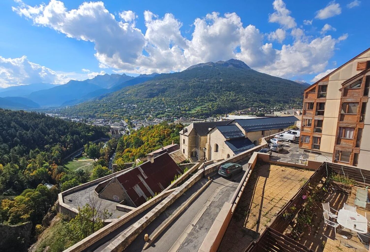 Superbe studio meublé avec une vue imprenable sur les montagnes — photo 1