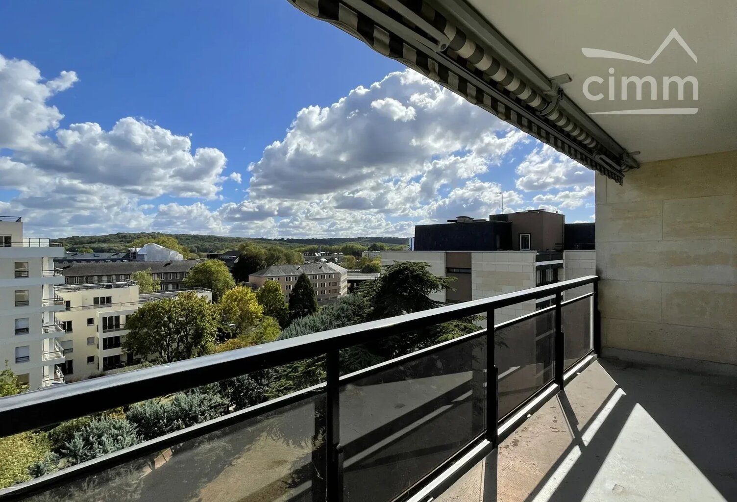 Vue panoramique pour ce T4 avec loggia dans résidence recherchée — photo 1
