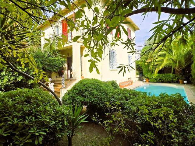RARE – Villa Bourgeoise - Piscine - Chambrun - Garage — photo du bien
