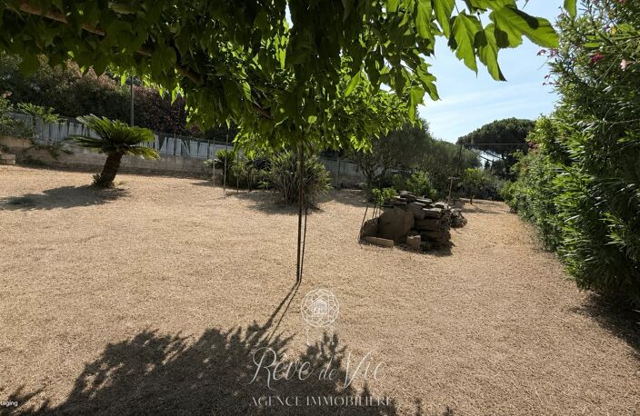 MAISON À RÉNOVER LE LAVANDOU CENTRE-VILLE PROCHE PLAGES — photo 4