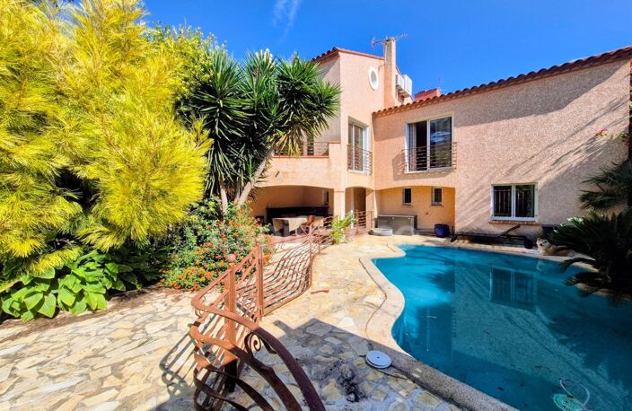 PERPIGNAN | VILLA DE CARACTÈRE DE 194 M² AVEC SÉJOUR CATHÉDRALE, JARDIN ARBORÉ DE 1 119 M² ET PISCINE — photo 5