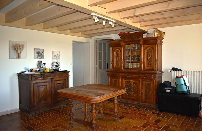 Une propriété pleine de charme, aux multiples possibilités – 463 m² — photo 4