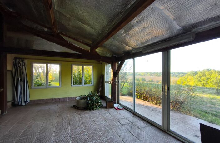 Propriété de caractère  avec vue – Longère, grange et gîte – 320 m² habitables – 5 chambres + gite 3 chambres – 2 vérandas - 3 ha de terrain et bois – 297 000 €  Creuse / Indre — photo 4