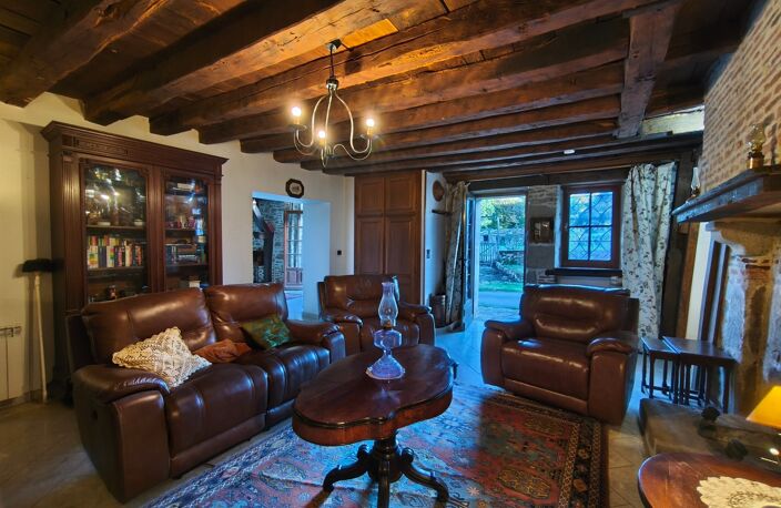 Propriété de caractère  avec vue – Longère, grange et gîte – 320 m² habitables – 5 chambres + gite 3 chambres – 2 vérandas - 3 ha de terrain et bois – 297 000 €  Creuse / Indre — photo 5