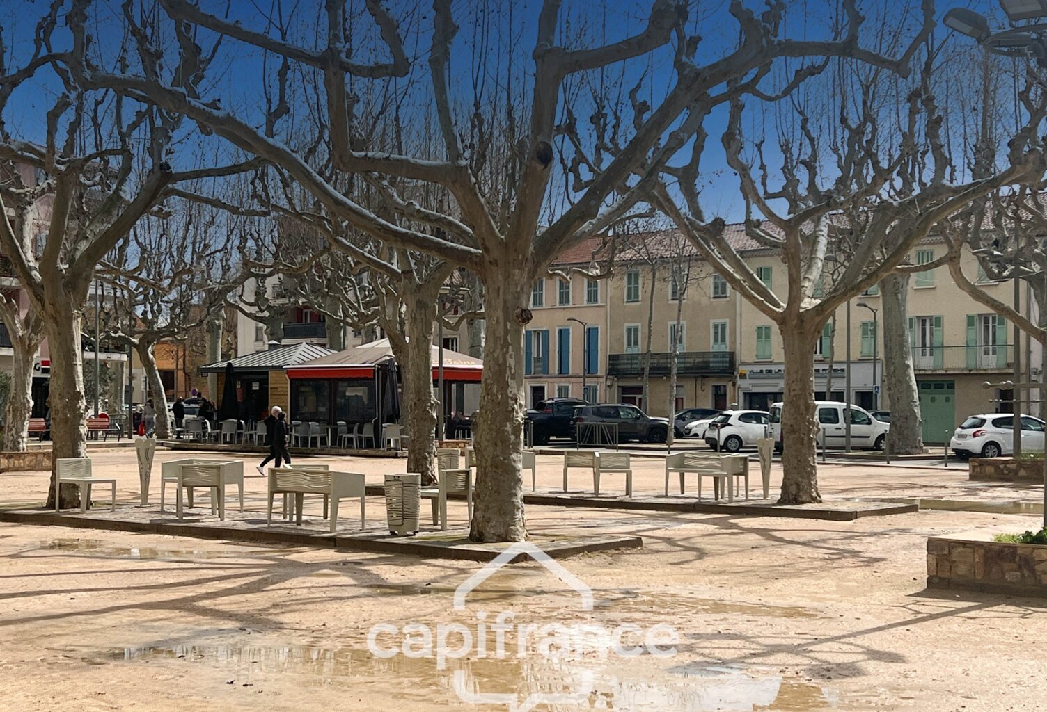 Maison à vendre 8 pièces LA CRAU (83) - Sur la place du Village - lumineuse - 165m² — photo 1
