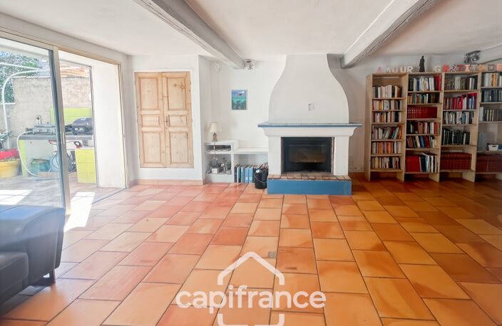Maison à vendre 8 pièces LA CRAU (83) - Sur la place du Village - lumineuse - 165m² — photo 2
