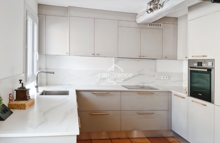 Maison à vendre 8 pièces LA CRAU (83) - Sur la place du Village - lumineuse - 165m² — photo 3