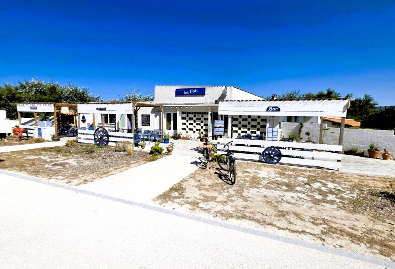 ILE D'OLÉRON (17) A Vendre Murs avec 2 logements et Fonds commerce Bar-Resto de plage emplacement N°1 côte Ouest — photo 1