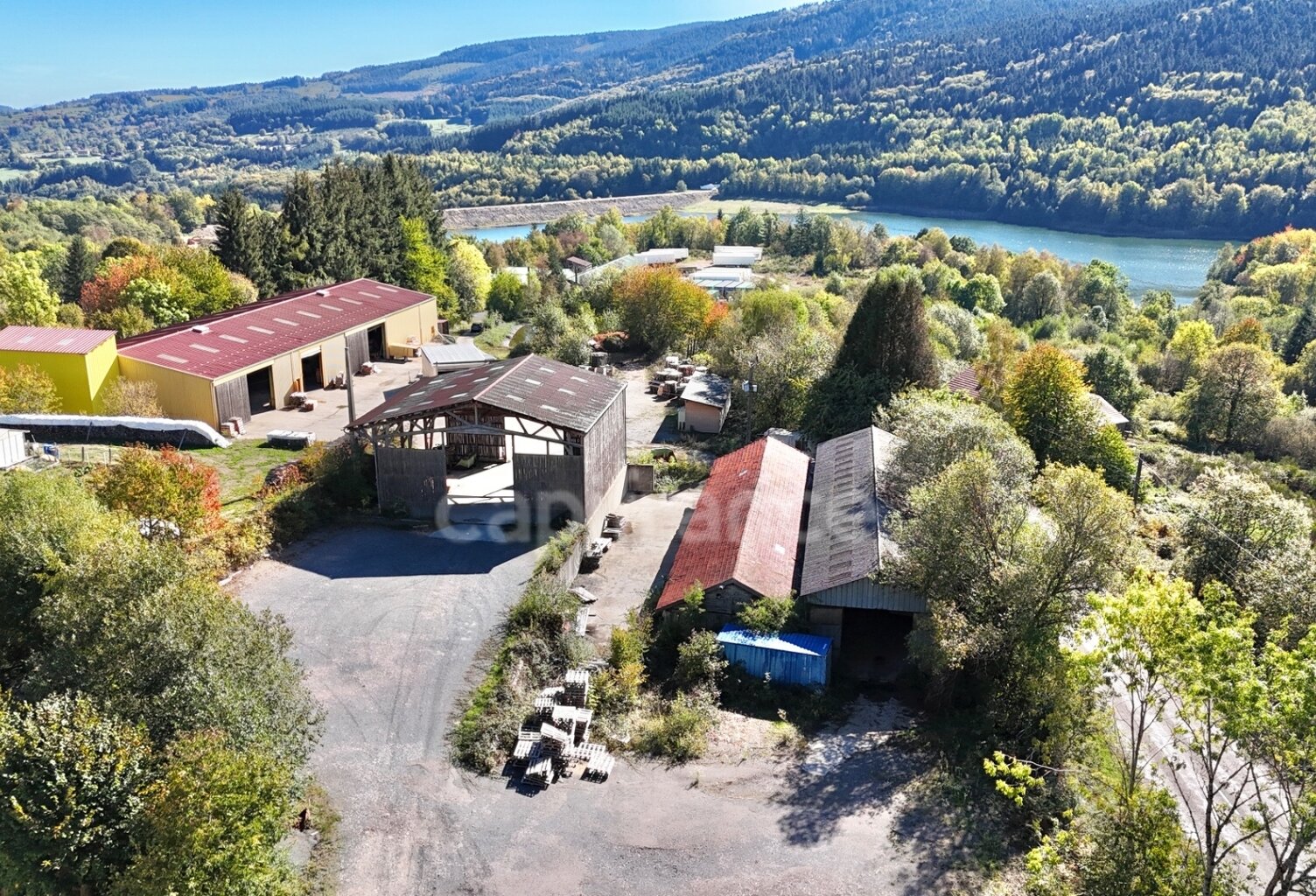 BÂTIMENTS INDUSTRIELS DE 1 815 M², TERRAIN DE 10 353 M², BUREAU DE 40 M², FIBRE OPTIQUE, 2 ACCÈS POIDS LOURDS, RÉSERVE INCENDIE DE 300 M³, TRANSFORMATEUR PRIVÉ 380 V — photo 1