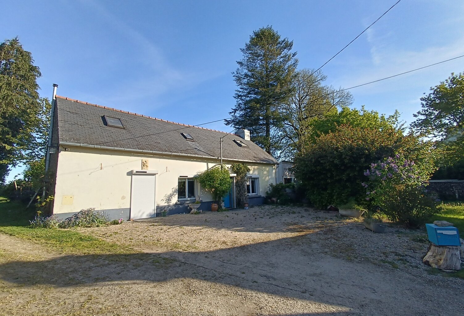Maison en pierre 94 m² avec jardin arboré de 952 m², dépendances et serre – 3 chambres — photo 1