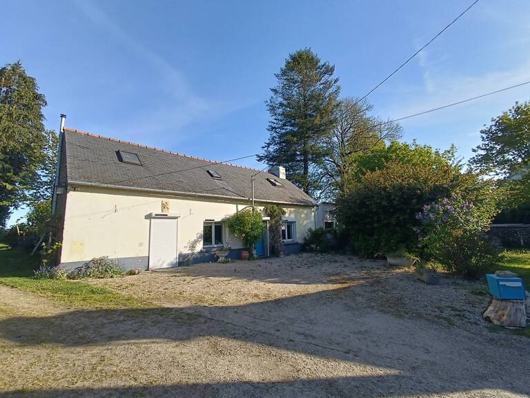 Maison en pierre 94 m² avec jardin arboré de 952 m², dépendances et serre – 3 chambres — photo 1