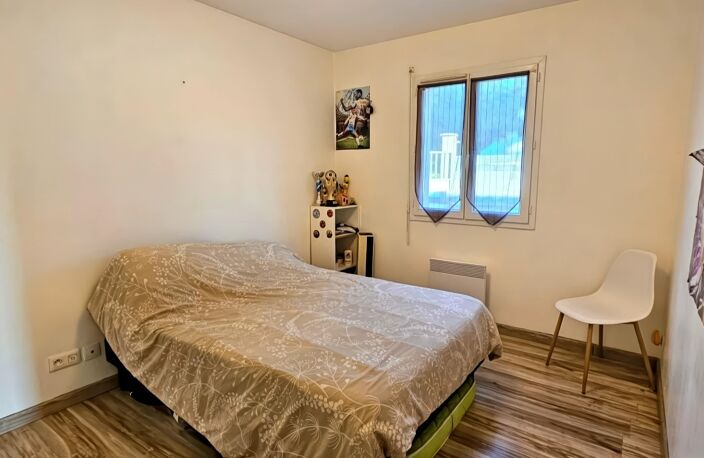 Dpt LANDES (40), à vendre proche de HAGETMAU Maison contemporaine de plain pied T5 de 111 m² avec piscine sur terrain de 850 m² au calme — photo 5