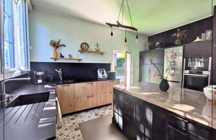 Maison de maître de caractère avec piscine, grand terrain et gîte indépendant — photo 4