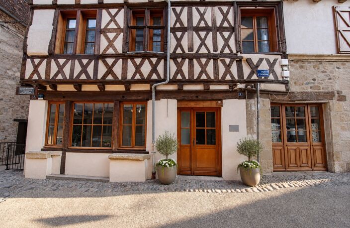 BEAULIEU-SUR-DORDOGNE – IMMEUBLE DE RAPPORT DU XVIIe SIÈCLE AU CŒUR D’UN DES PLUS BEAUX VILLAGE DE FRANCE — photo 2