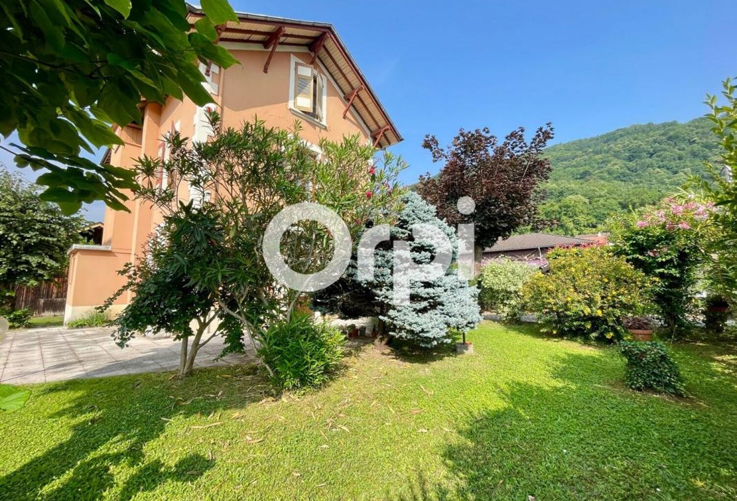 À LOUER – FROGES (38190) – Maison individuelle 7 pièces – 1 640 € charges comprises — photo 1