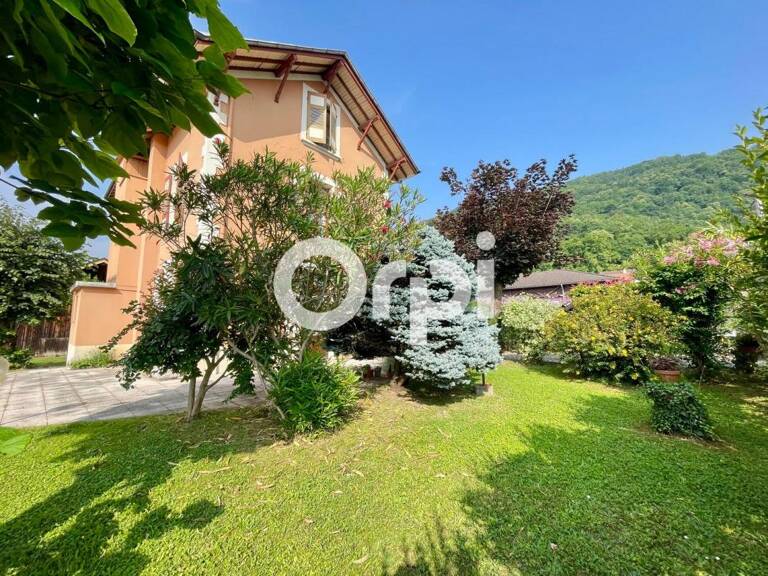 À LOUER – FROGES (38190) – Maison individuelle 7 pièces – 1 640 € charges comprises — photo 1