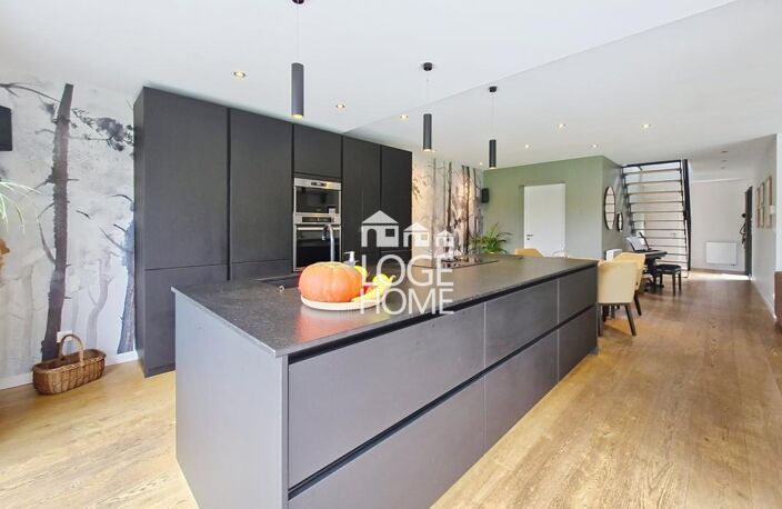MAISON INDIVIDUELLE EN BRIQUES DE 2020 AVEC UN ESPACE DE VIE DE 56 M², JARDIN, GARAGES DEUX VOITURES — photo 5