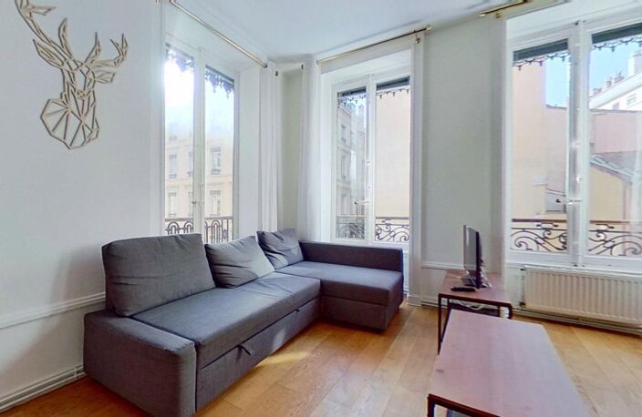 37 rue Paul Chenavard Lyon 69001  - T2 bis Meublé - 1190  €CC — photo 4